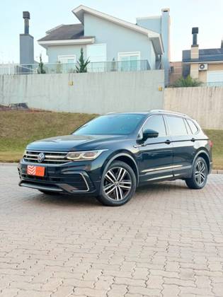 VOLKSWAGEN TIGUAN 2.0 300 TSI GASOLINA ALLSPACE R-LINE AUTOMÁTICO VOLKSWAGEN TIGUAN 2.0 300 TSI GASOLINA ALLSPACE R-LINE AUTOMÁTICO